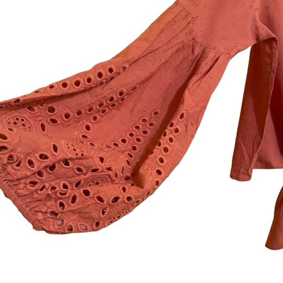 🌻🌻 Bohemian Tie Front Eyelet Sleeve Top 🌻🌻 - Picture 5 of 8